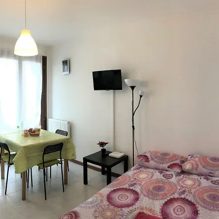 Happy Days Apartments Apartment