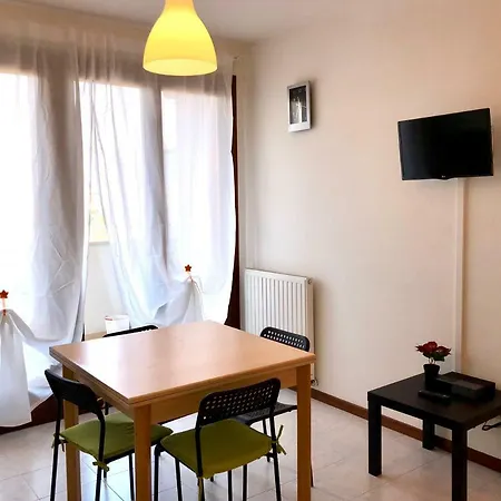 Happy Days Apartments *